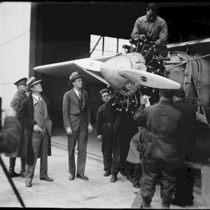 photographie Charles Lindbergh et son avion Spirit of Saint Louis